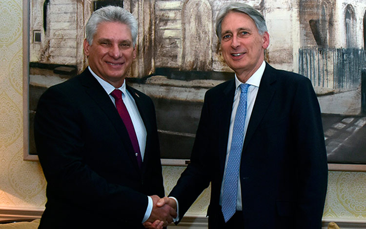 Miguel Díaz-Canel, presidente de Cuba, y Philip Hammond, segunda figura del Gobierno Británico.