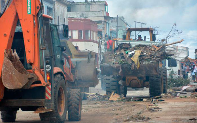 Labores de recuperación en La Habana tras tornado del 27 de enero de 2019. Labores de recuperación en La Habana tras tornado del 27 de enero de 2019.