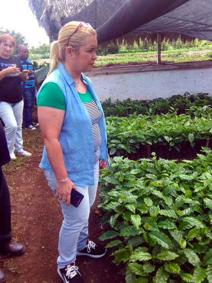 Primera secretaria del Partido en Villa Clara, Yudí Rodríguez recorre vivero de café. Primera secretaria del Partido en Villa Clara, Yudí Rodríguez recorre vivero de café.