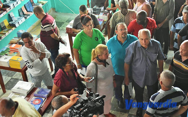 Alpidio Alonso, ministro de Cultura reinaugura librería Osvaodo Lazo, de Placetas. Alpidio Alonso, ministro de Cultura reinaugura librería Osvaodo Lazo, de Placetas.