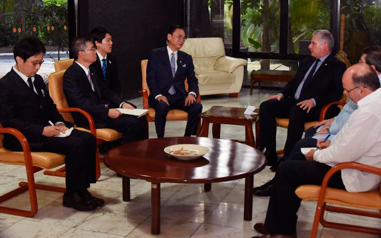 Presidente cubano recibe a enviado especial del Primer Minsitro de Japón Presidente cubano recibe a enviado especial del Primer Minsitro de Japón