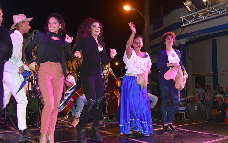 Luna Manzanares y Eduardo Sosa