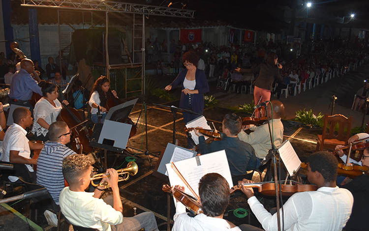 gala cultural por el aniversario 61 del Triunfo de la Revolución Cubana.