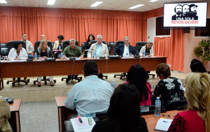 Reunión de dirigentes sindicales sobre proceso de discusión del Plan de la Economí­a.