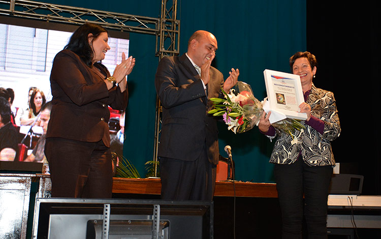 Reconocimiento a la Dra. Marí­a del Carmen Velasco Gómez, delegada del Citma en la provincia.