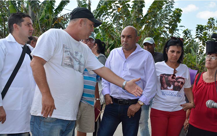 Recorrido del gobernador de Villa Clara por el reparto Universitario, en Santa Clara.