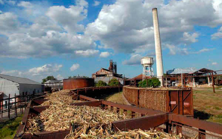 Central azucarero en Cuba.
