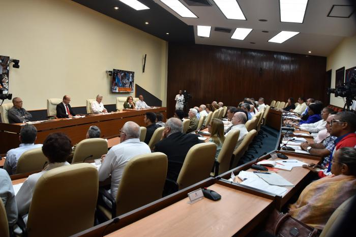 Miguel Díaz-Canel en Mesa Redonda Miguel Díaz-Canel en Mesa Redonda