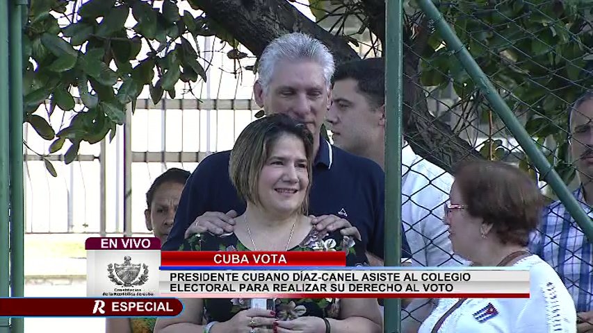 Díaz-Canel junto a su familia en Referendo Constitucional Díaz-Canel junto a su familia en Referendo Constitucional