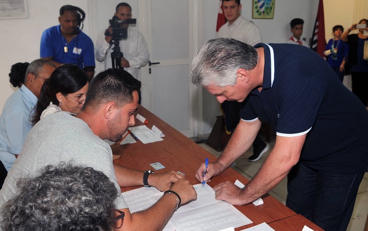 Díaz-Canel ejerce derecho al voto