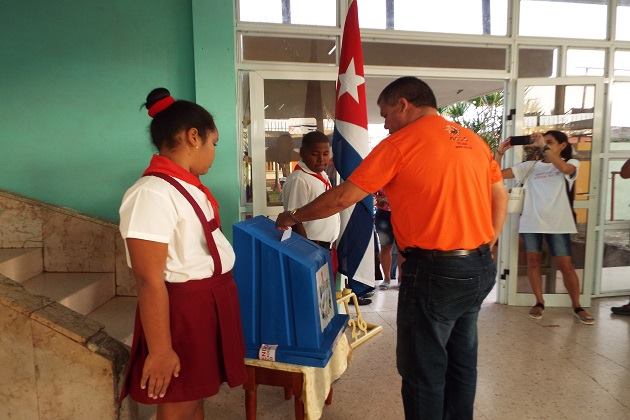 Julio Ramiro Lima Corzo ejerce derecho al voto Julio Ramiro Lima Corzo ejerce derecho al voto