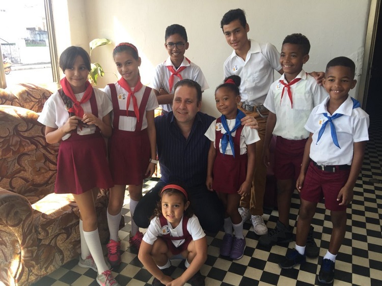 Luis Morlote junto pioneros del colegio electoral Luis Morlote junto pioneros del colegio electoral