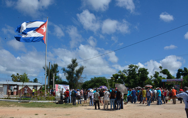 Delegados del Poder Popular de Placetas y Santa Clara recorren consejo popular Emilio Córdova.