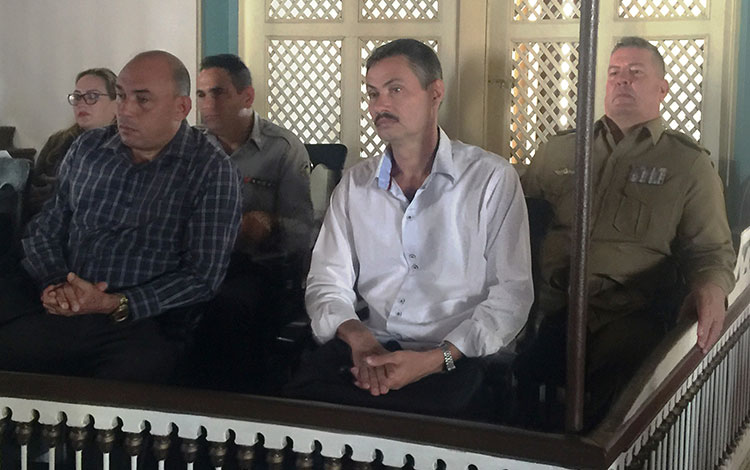 Gobernador de Villa Clara, Alberto López Díaz, asiste a la sesión ordinaria de la Asamblea Municipal del Poder Popular en Santa Clara. Gobernador de Villa Clara, Alberto López Díaz, asiste a la sesión ordinaria de la Asamblea Municipal del Poder Popular en Santa Clara.