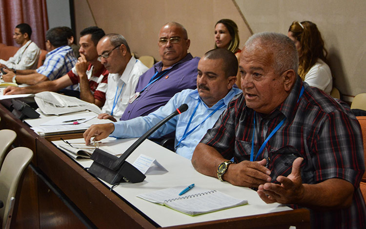 Diputados de las comisiones Agroalimentaria y la de Atención a los Servicios.