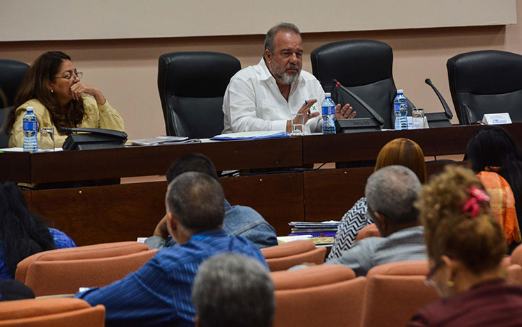 Manuel Marrero, ministro de Turismo, interviene en Comisión de Atención a los Servicios.