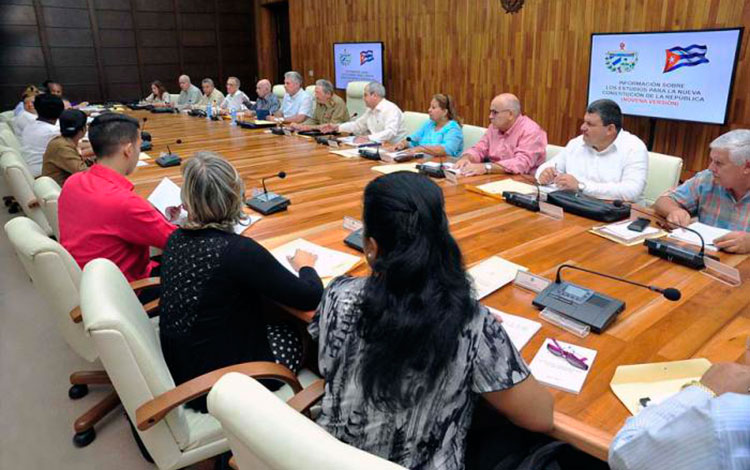 Reunión de Comisión que elaborará Anteproyecto de Constitución de Cuba.