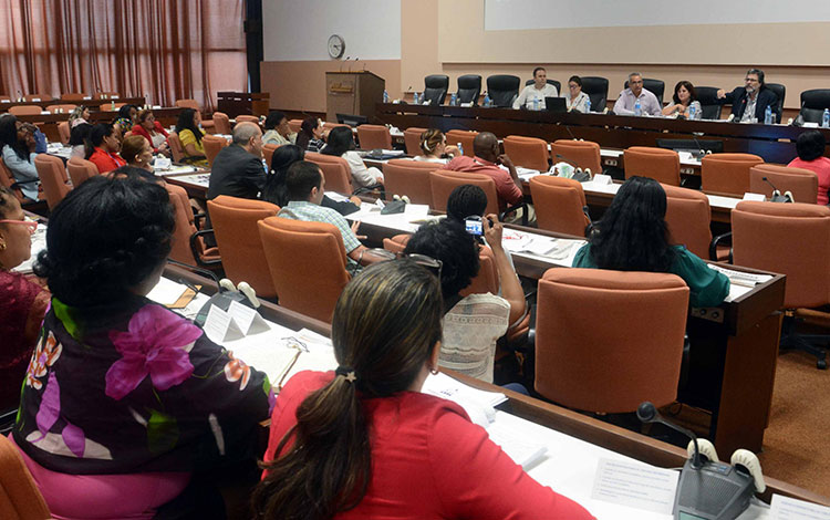 Comisión de Educación, Cultura, Ciencia, Tecnologí­a y Medio Ambiente.