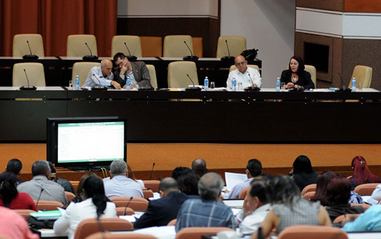 Comisión de Asuntos Económicos y de Industria, Construcciones y Energí­a.