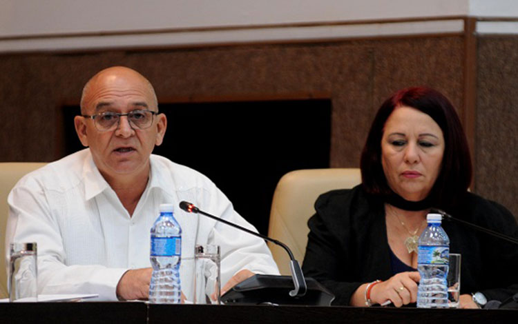 Análisis sobre los subsidios en la comisiones del Parlamento cubano.