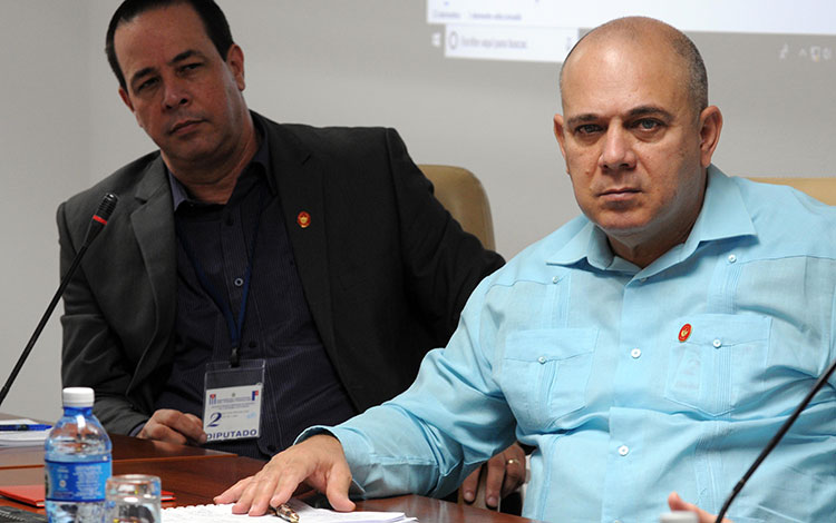 Roberto Morales Ojeda, vicepresidente de los Consejos de Estado y de Ministros, en debate de comisión de Salud y Deporte del Parlamento cubano.