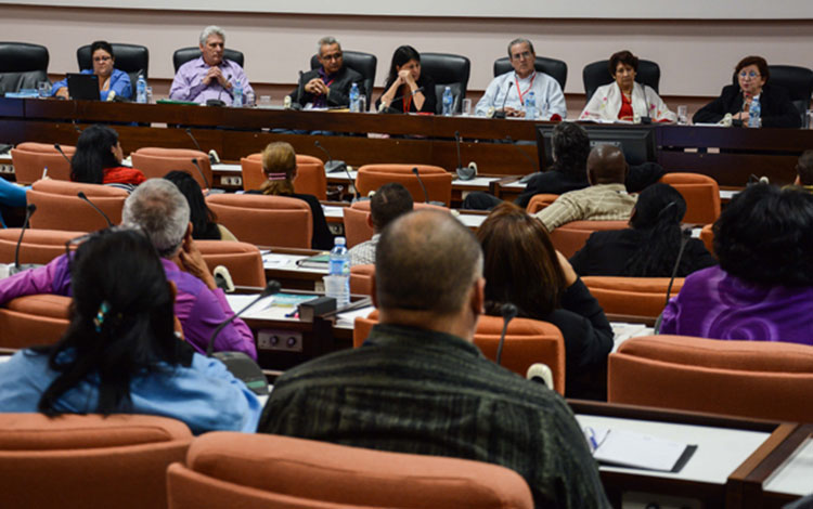 Comisión de Educación, Cultura, Ciencia, Tecnologí­a y Medio Ambiente.