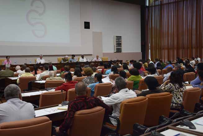 Debate en comisiones Asamblea Nacional del Poder Popular Debate en comisiones Asamblea Nacional del Poder Popular