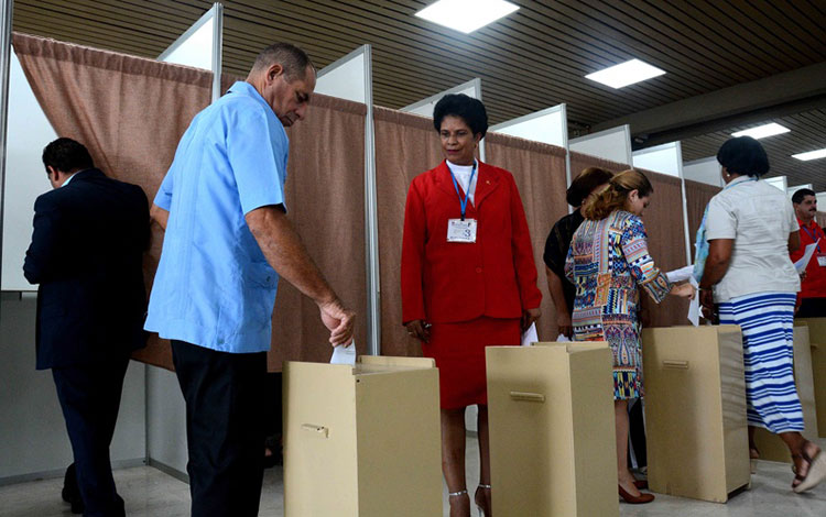 Votación de la nueva Ley Electoral. Votación de la nueva Ley Electoral.
