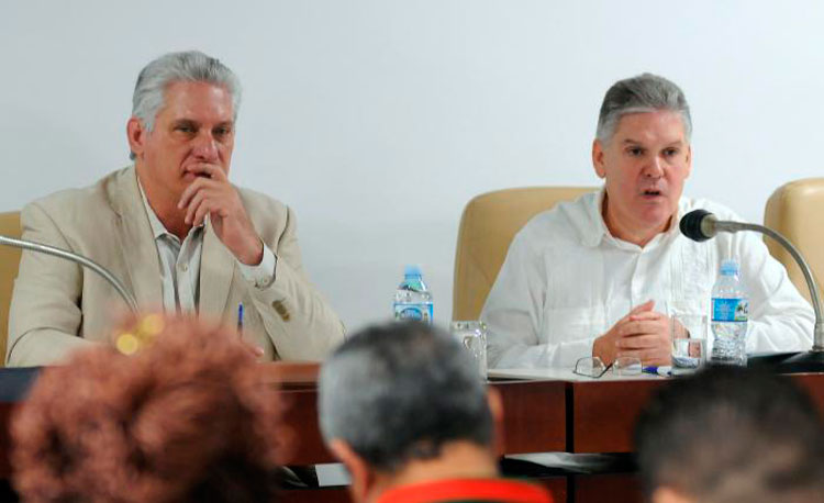 El presidente cubano, Miguel Díaz-Canel, y el ministro de Economía, Alejandro Gil Fernández. El presidente cubano, Miguel Díaz-Canel, y el ministro de Economía, Alejandro Gil Fernández.