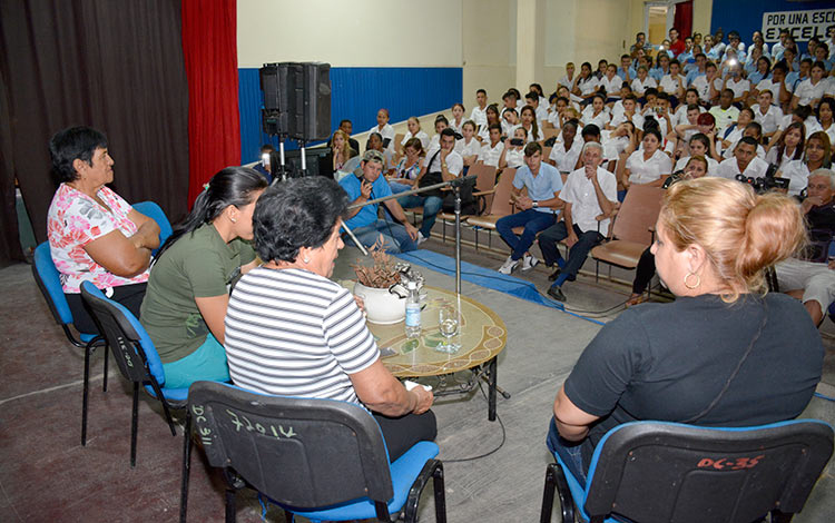 Nemesia intercambia con jóvenes villaclareños Nemesia intercambia con jóvenes villaclareños