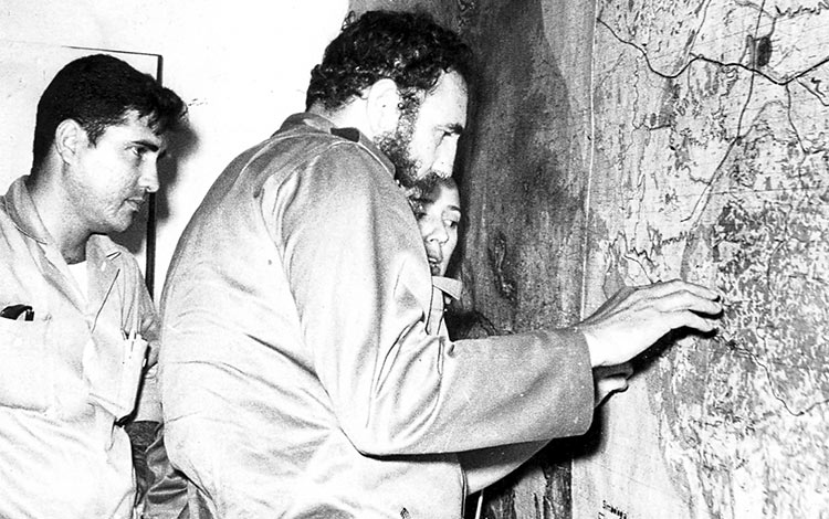 Fidel Castro en Los Pinos, durante un recorrido por el Escambray en 1970.