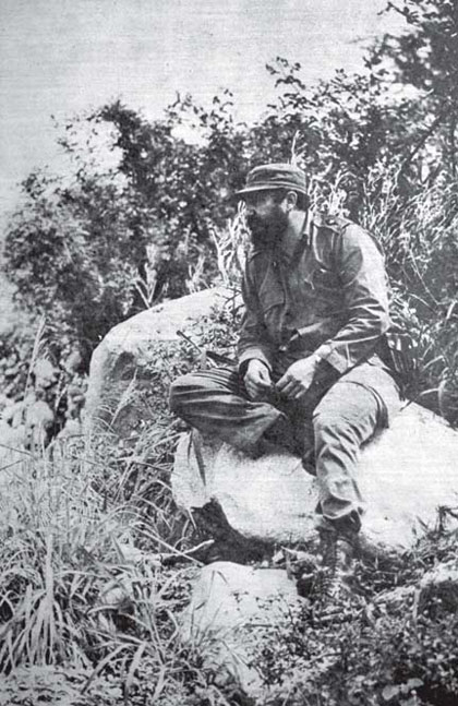 Fidel en la serraní­a oriental de Cuba.