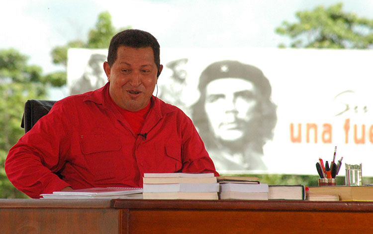 Hugo Chávez en programa Aló Presidente, Santa Clara, 14 de octubre de 2007. Programa Aló Presidente, realizado por Hugo Chávez en la Plaza de la Revolución Ernesto Che Guevara, de Santa Clara. (Foto: Ramón Barreras Valdés)