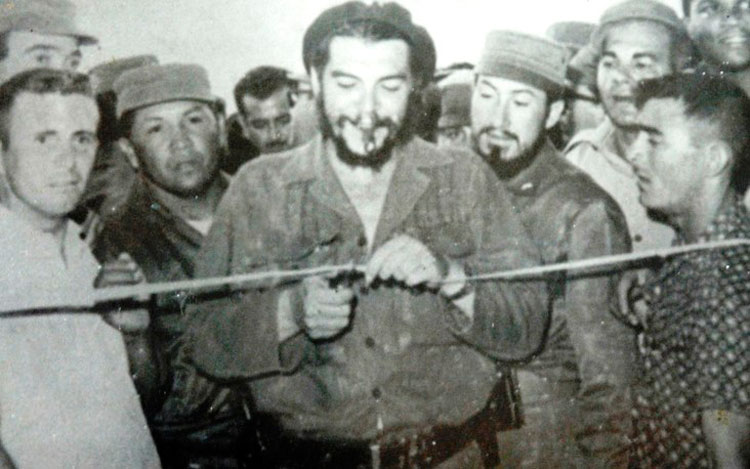 El Che inaugura Planta Mecánica en Santa Clara.