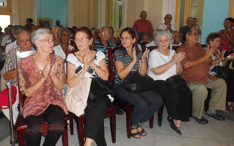 Familiares de Julio Pino Machado y Agustín Gómez Lubián Urioste.