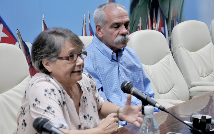 doctor Jorge González y la doctora María del Carmen Ariet