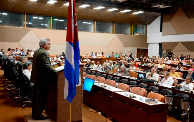 René González Barrios, presidente del Instituto Cubano de Historia inaugura simposio sobre la Revolución Cubana.