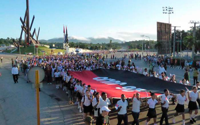 Peregrinación en Santiago de Cuba en homenaje a Fidel.