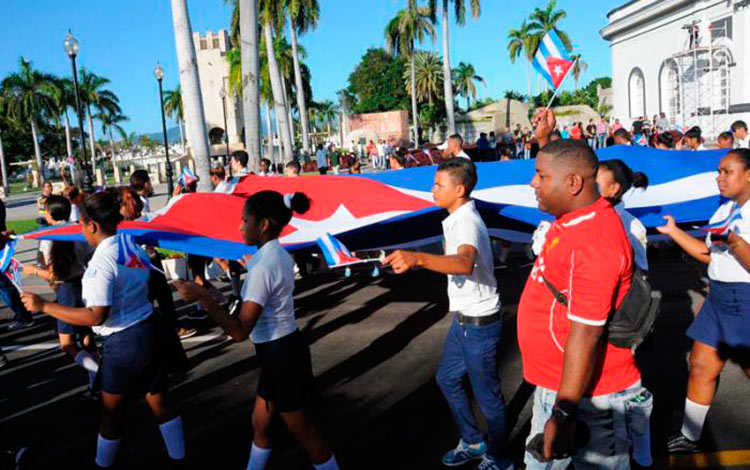 Peregrinación en Santiago de Cuba en homenaje a Fidel.