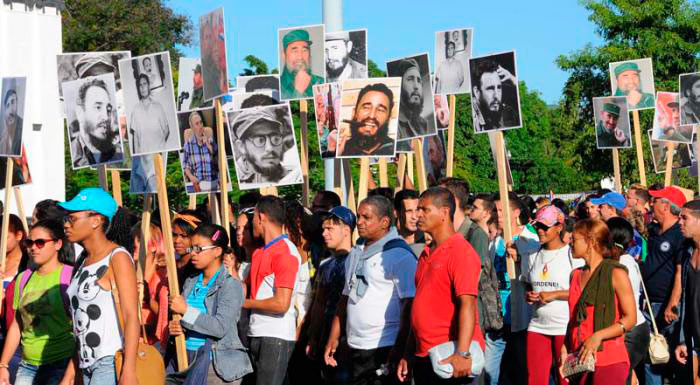 Peregrinación en Santiago de Cuba en homenaje a Fidel.