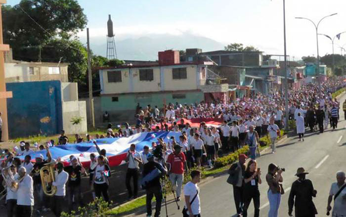 Peregrinación en Santiago de Cuba en homenaje a Fidel.