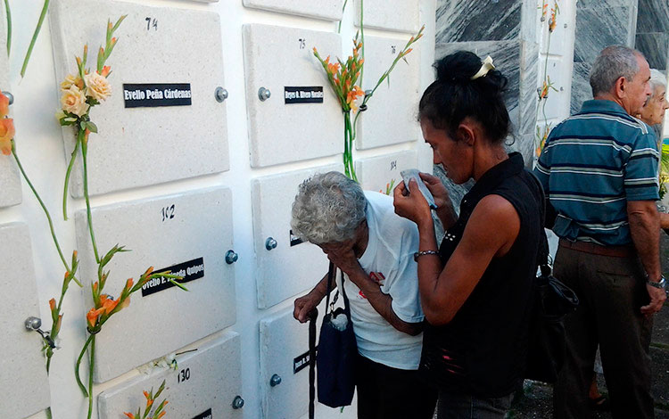 Homenaje a combatientes internacionalistas caídos.