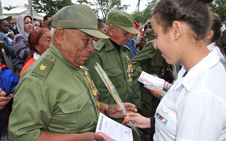 Combatientes de la Columna 1 José Martí en reedición de la Caravana de la Libertad en Santa Clara. Combatientes de la Columna 1 José Martí en reedición de la Caravana de la Libertad en Santa Clara.