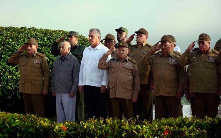 Raúl en tributo a combatientes del III Frente