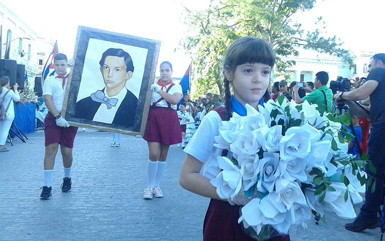 Parada martiana en Santa Clara, Cuba.