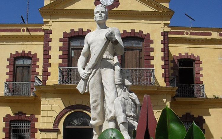 Monumento a los mártires del 9 de Abril en Sagua. Ubicado frente a la Estación Ferroviaria. 