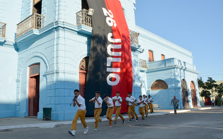 Pioneros realizan reeditan asalto simbólico a la Estación de Ferrocarriles de Sagua la Grande. Pioneros realizan reeditan asalto simbólico a la Estación de Ferrocarriles de Sagua la Grande.