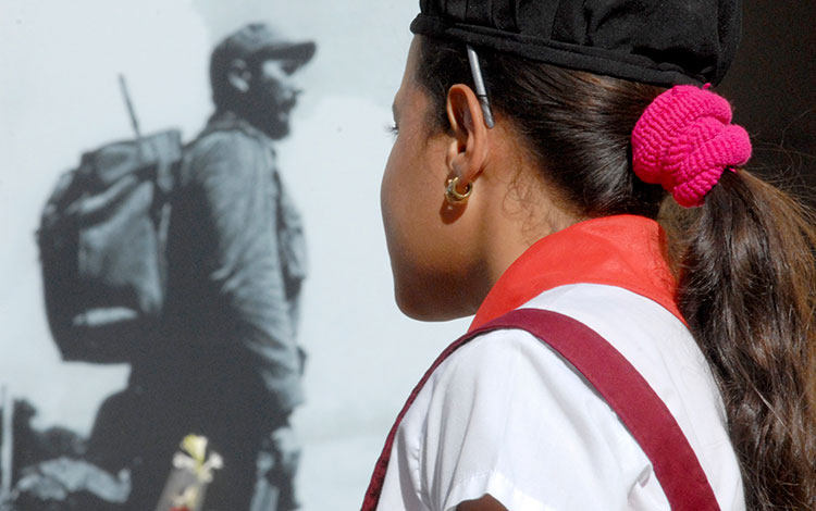 Pionera rinde tributo a Fidel.