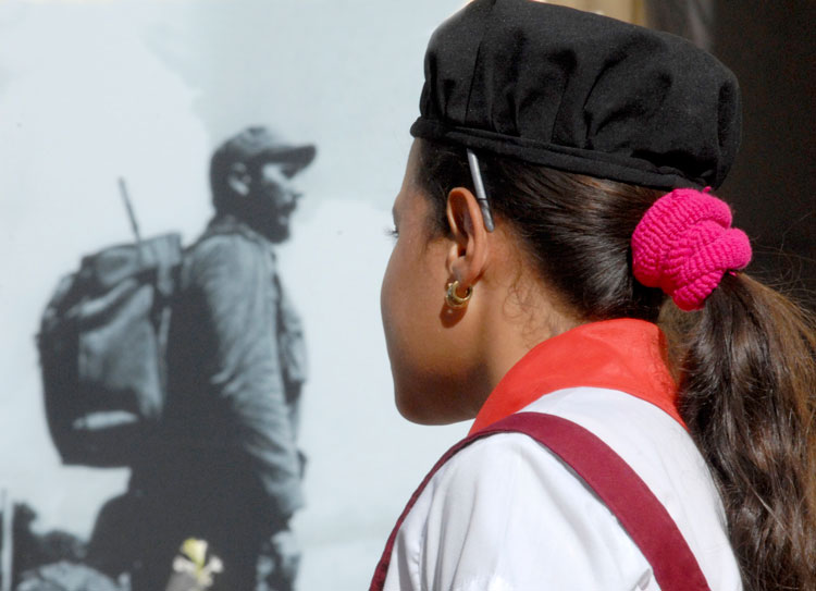 Pionera rinde tributo a Fidel.