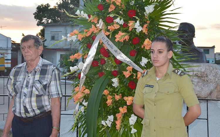 Tributo a Antonio Maceo en Santa Clara.